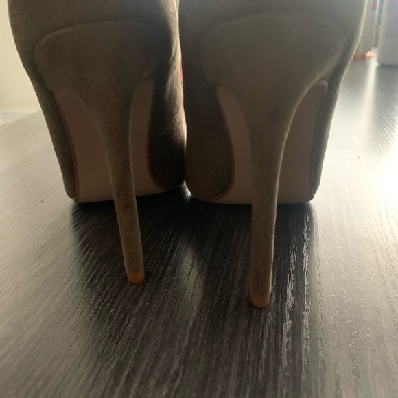 Pointed toes heels - Picture 3 of 3